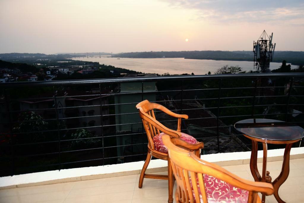 3 Bhk Apartment With River View Panaji Exterior foto