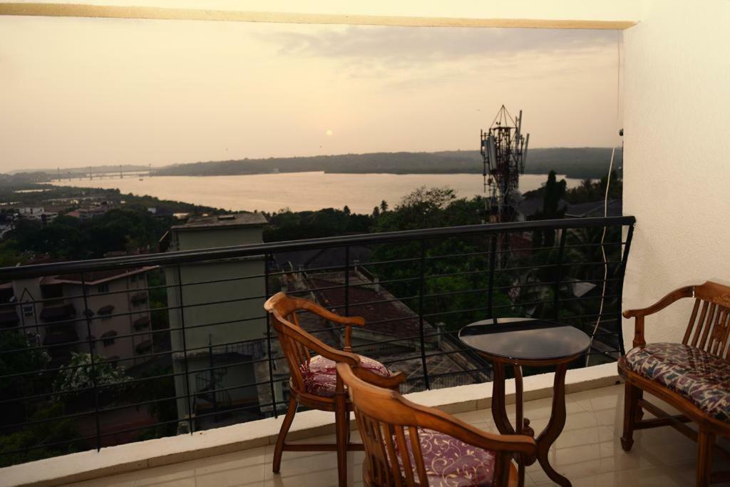 3 Bhk Apartment With River View Panaji Exterior foto